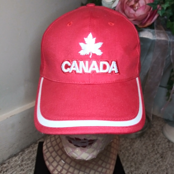 Canada Maple Leaf Red & White Embroidered Ball Cap - Picture 2 of 10